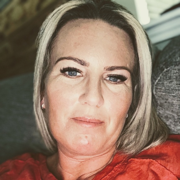 Meet your Posher, Niccole - Picture 2 of 2